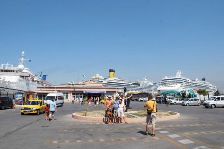 İzmir’e bir günde 15 bin turist geldi