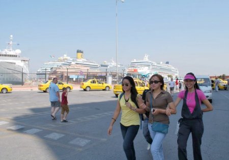 İzmir’e bir günde 15 bin turist geldi