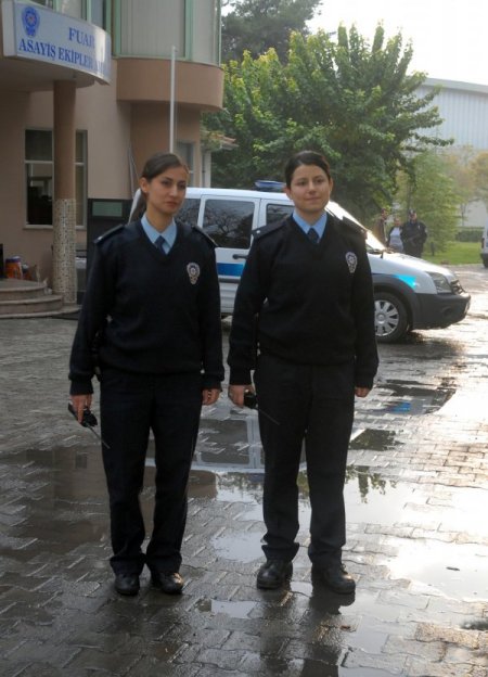 İzmir'in asayişine kadın eli değdi