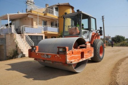 İzmir'in köy yollarına 2 milyon metrekare sathi kaplama yapılacak