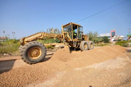 İzmir'in köy yollarına 2 milyon metrekare sathi kaplama yapılacak