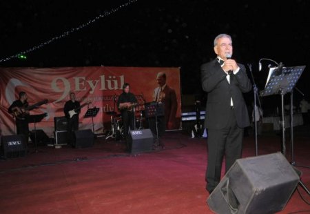 İzmir'in kurtuluşu resepsiyonla kutlandı