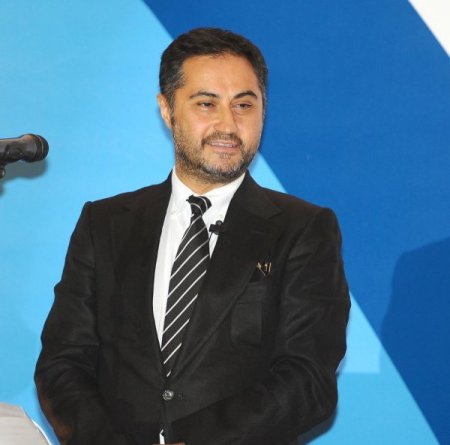 İzmir'in Logosunu, Hollywood Afiş Tasarımcıları Belirledi