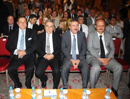 İzmir'in Logosunu, Hollywood Afiş Tasarımcıları Belirledi