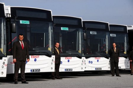 İzmir'in toplu ulaşım filosuna 45 yeni otobüs katıldı