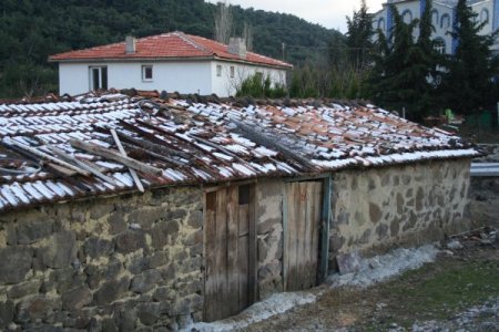 İzmir'in yüksek kesimlerine kar yağdı