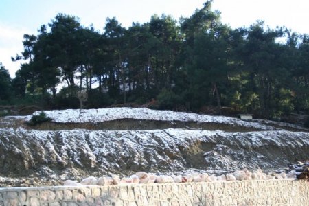 İzmir'in yüksek kesimlerine kar yağdı