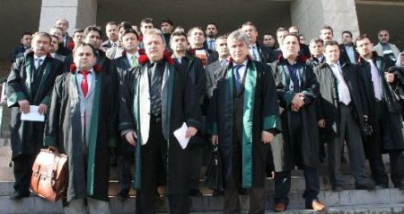 İzmirli Avukatlar: Balyoz'u Hazırlayanlar, Halk Adına Yargılama Yapan Mahkemelerde Hesap Vermeli