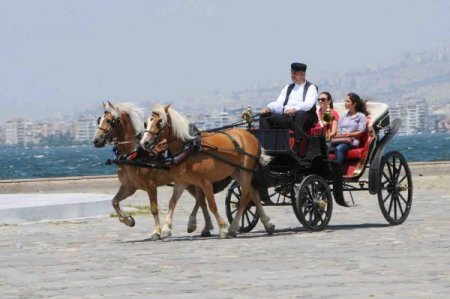 İzmirli faytonu yeniden keşfetti