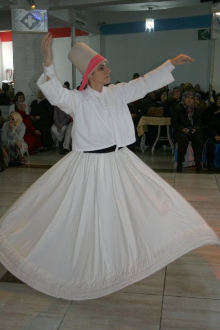 İzmirli Hanımlar Yemek Yarışmasında Hünerlerini Sergiledi
