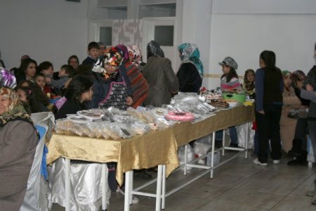 İzmirli Hanımlar Yemek Yarışmasında Hünerlerini Sergiledi