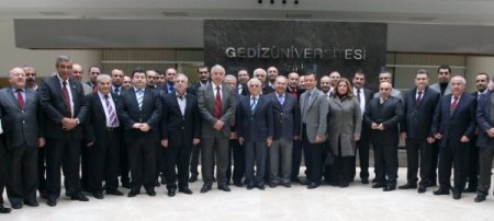 İzmirli İşadamları Ders Verecekleri Gediz Üniversitesi'ne Fabrikalarını Açtı
