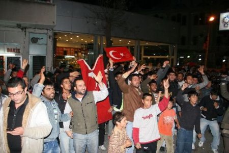 İzmirli Romanlar, Selendi'de Yaşanan Olayları Protesto İçin Yürüdü