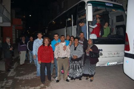 İzmirli Romanlar Başbakanın Programına Katılmak Üzere İstanbul'a Hareket Etti