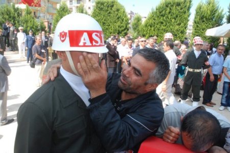 İzmirli şehitler gözyaşlarıyla son yolculuklarına uğurlandı