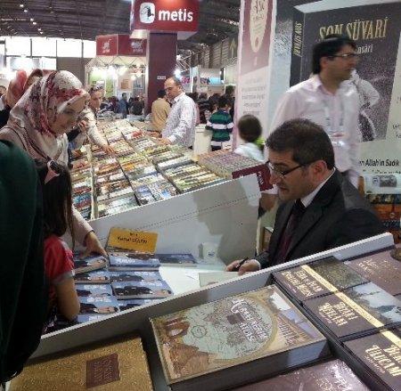 İzmirliler hafta sonunda Kitap Fuarı’na akın etti