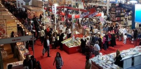İzmirliler hafta sonunda Kitap Fuarı’na akın etti