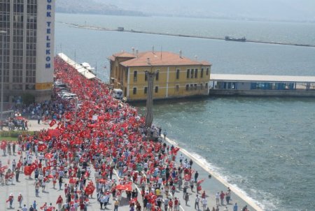 İzmirliler Terör Protesto Etmek İçin Yürüdü