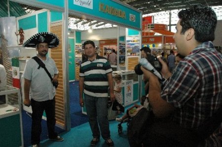 İzmirliler üç günde pasaportsuz vizesiz 140 ülkeyi gezdi