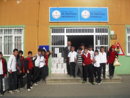 İzmit Belediyesi, geri dönüşümle okullara yardım ediyor