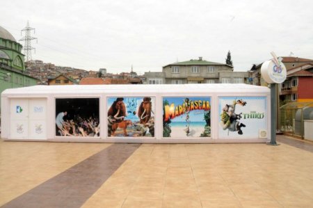 İzmitli çocukların ücretsiz sinema keyfi