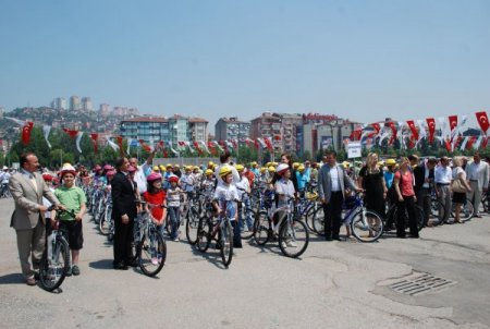 İzmit'te 5 Bin 500 Öğrenciye Bisiklet Dağıtıldı