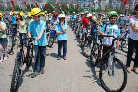 İzmit'te 5 Bin 500 Öğrenciye Bisiklet Dağıtıldı