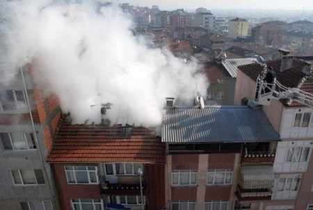 İzmit'te çatı yangını korkuttu