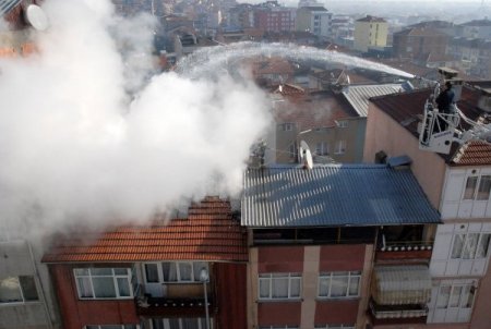 İzmit'te çatı yangını korkuttu
