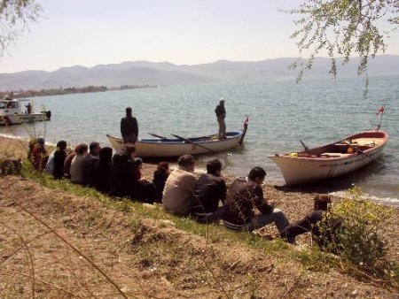 İznik Gölü'nde Boğulan Şahıs, Tekne Su Alıyor Diye Ailesini Aramış