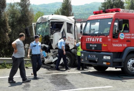 İzolasyon Malzemesinden Kaçarken Kaza Yapan Tanker Sürücüsünü İtfaiye Kurtardı