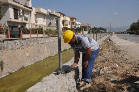 İZSU, derelere güvenlik amaçlı demir korkuluk takıyor