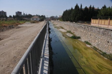 İZSU, derelere güvenlik amaçlı demir korkuluk takıyor