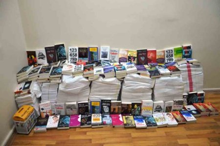 İzzet Baysal Üniversitesi önünde korsan kitap operasyonu