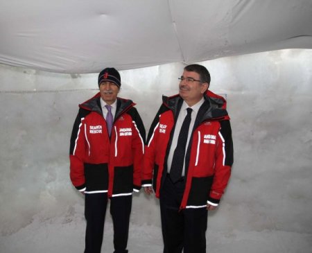 Jandarma, kış turizmi merkezlerinde 20'si turist bin 635 kişiyi kurtardı