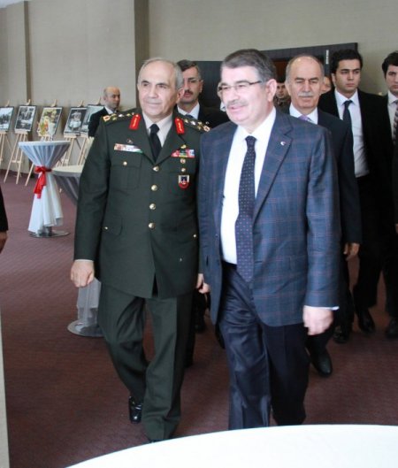 Jandarma, kış turizmi merkezlerinde 20'si turist bin 635 kişiyi kurtardı