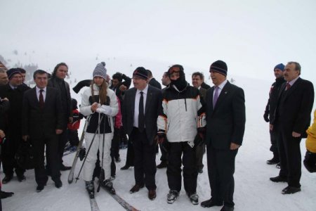 Jandarma, kış turizmi merkezlerinde 20'si turist bin 635 kişiyi kurtardı