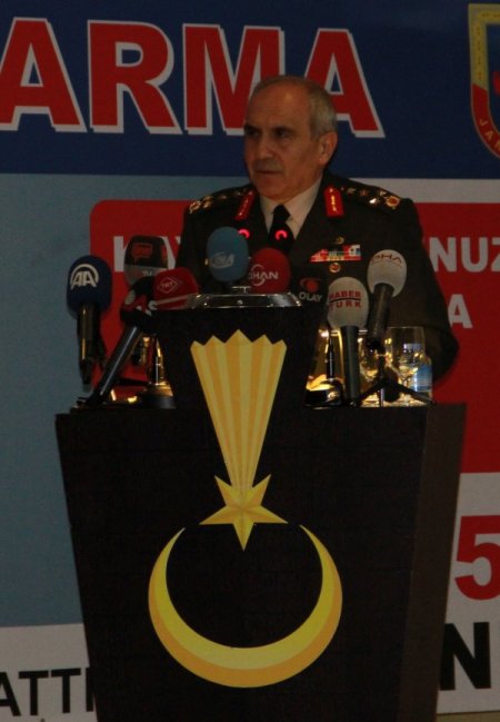 Jandarma, kış turizmi merkezlerinde 20'si turist bin 635 kişiyi kurtardı