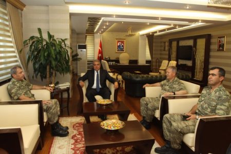 Jandarma bölge komutanları Vali Tekinarslan’ı ziyaret etti