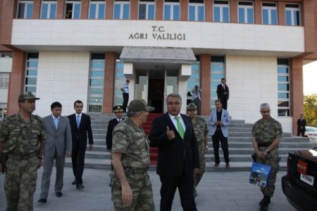 Jandarma Genel Komutanı Kalyoncu, Vali Tekinarslan'ı ziyaret etti