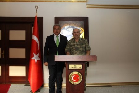Jandarma Genel Komutanı Kalyoncu, Vali Tekinarslan'ı ziyaret etti