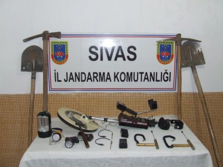 Jandarma kaçak kazıya suçüstü yaptı