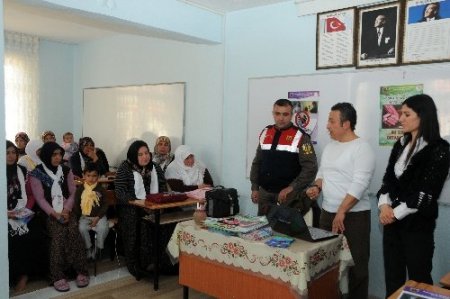 Jandarma köylerde kadına şiddeti anlatıyor