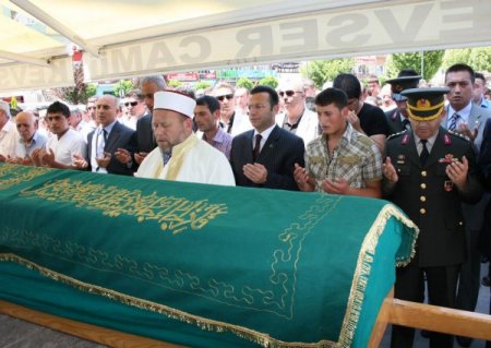 Jandarma Kurşunlarına Hedef Olan Çetintaş Toprağa Verildi
