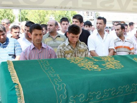 Jandarma Kurşunlarına Hedef Olan Çetintaş Toprağa Verildi
