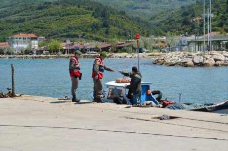 Jandarma operasyon yaptı, bir ton midye yakaladı