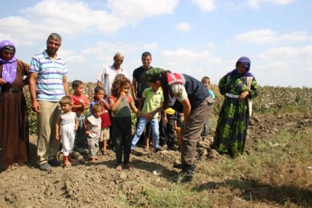 Jandarma tarlada ‘okul çocuğu’ arıyor