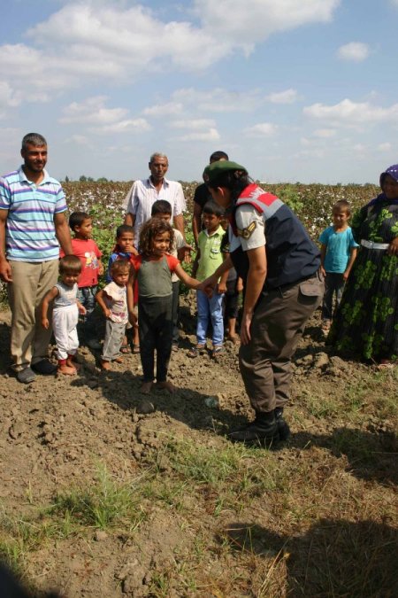 Jandarma tarlada ‘okul çocuğu’ arıyor
