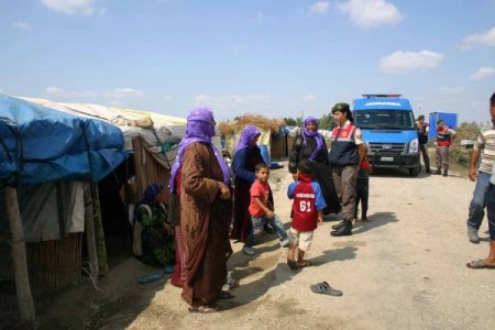 Jandarma tarlada ‘okul çocuğu’ arıyor