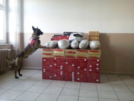 Jandarma yol kontrollerinde kubar esrar ve kaçak sigara ele geçirdi